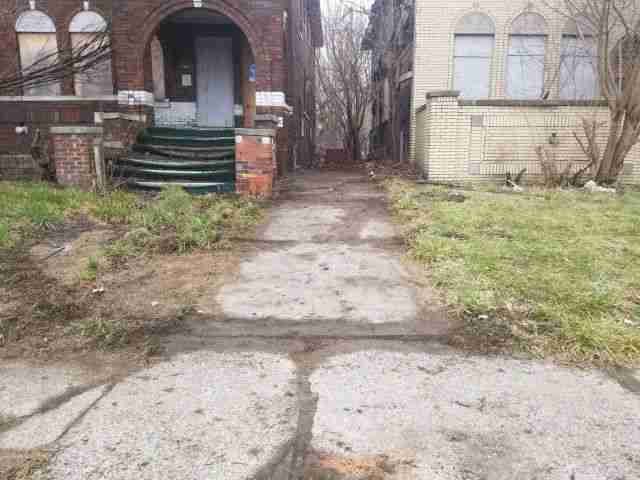 30494006_1584627987565 (1).jpg